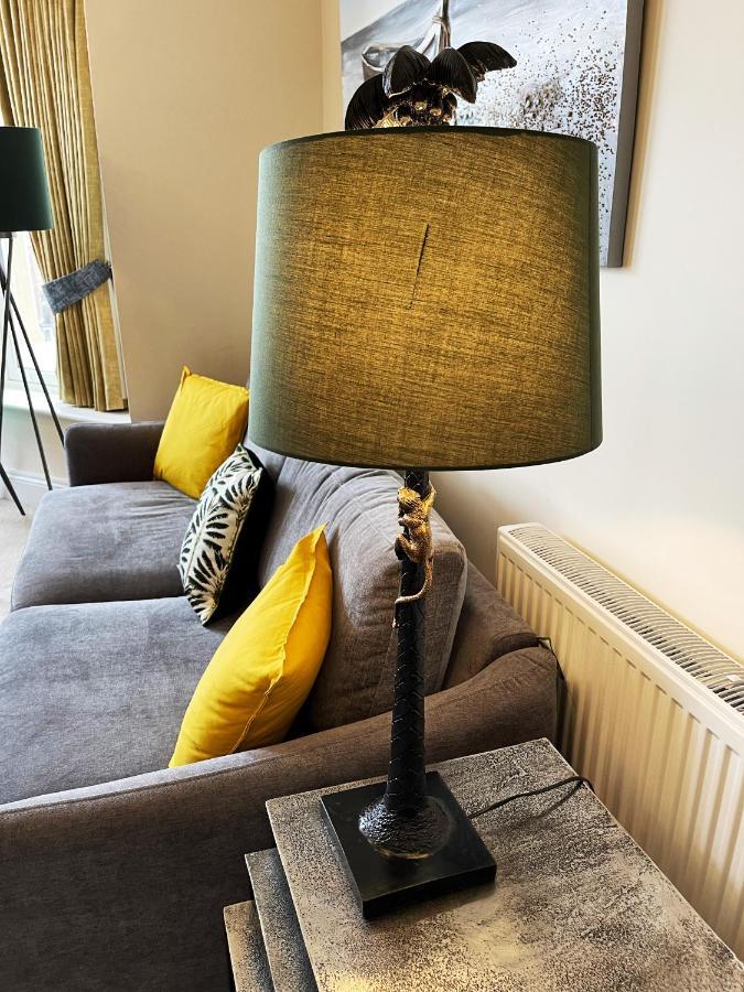 Beautiful Chic Apartment, Lift, Views & Parking Apartamento Scarborough